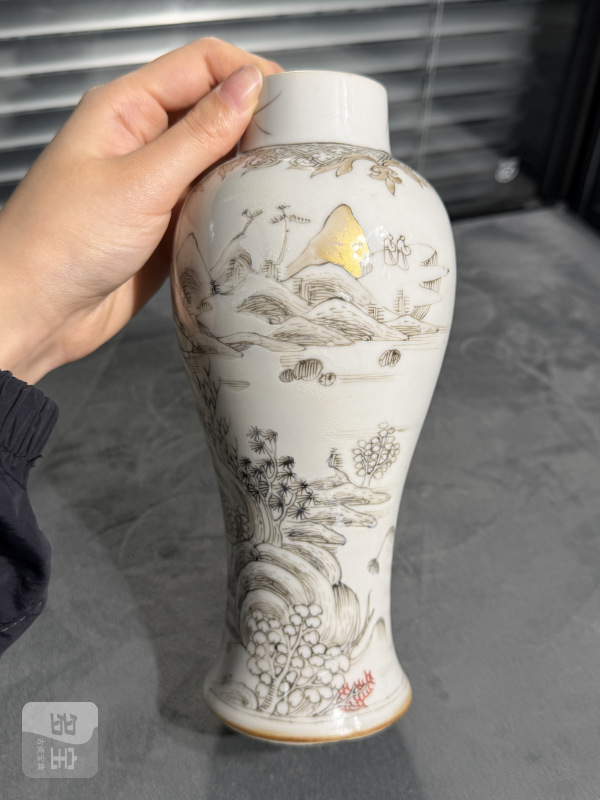 清雍正墨彩矾红描金山水楼阁纹盖瓶 - 图5